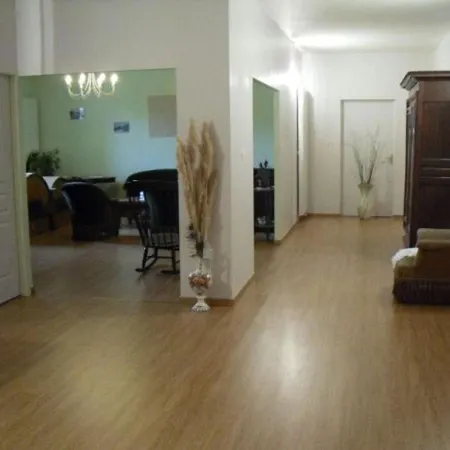 Maison Romantique Avec D'hotes, Salon, Salle A Manger Et Terrasse, Inclus - Fr-1-585-121 Bed and Breakfast