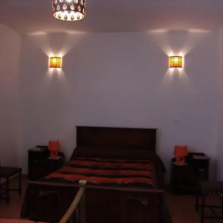 Maison Romantique Avec D'hotes, Salon, Salle A Manger Et Terrasse, Inclus - Fr-1-585-121