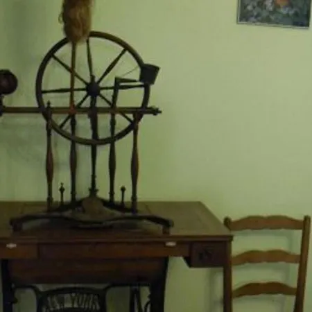 Maison Romantique Avec D'hotes, Salon, Salle A Manger Et Terrasse, Inclus - Fr-1-585-121 Bed & Breakfast